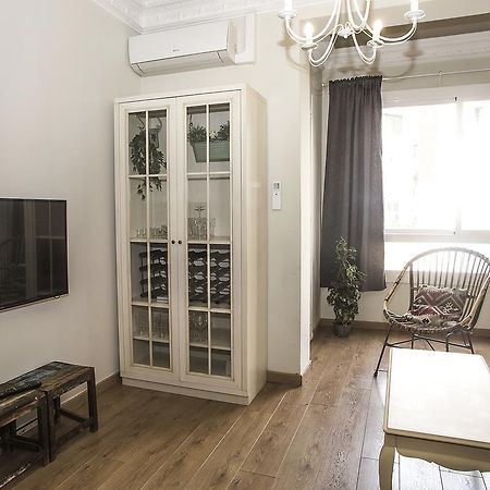 Mai & Maud Paralel Apartment Barcelona Bagian luar foto