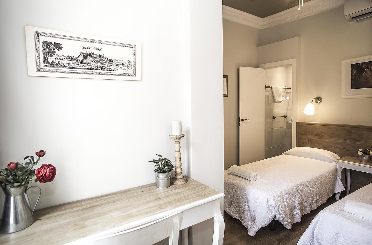 Mai & Maud Paralel Apartment Barcelona Bagian luar foto