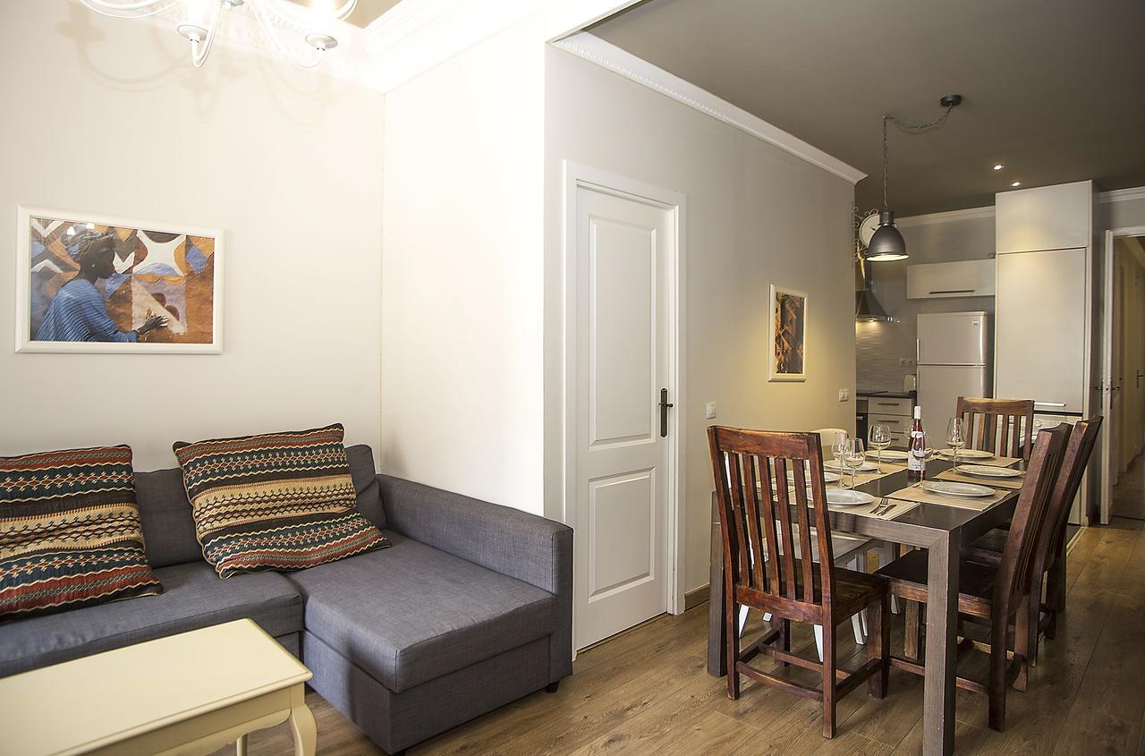 Mai & Maud Paralel Apartment Barcelona Bagian luar foto