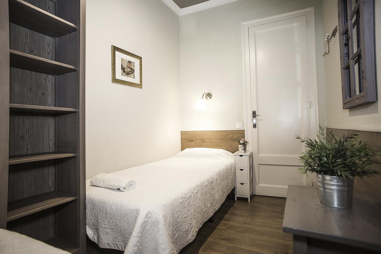 Mai & Maud Paralel Apartment Barcelona Bagian luar foto