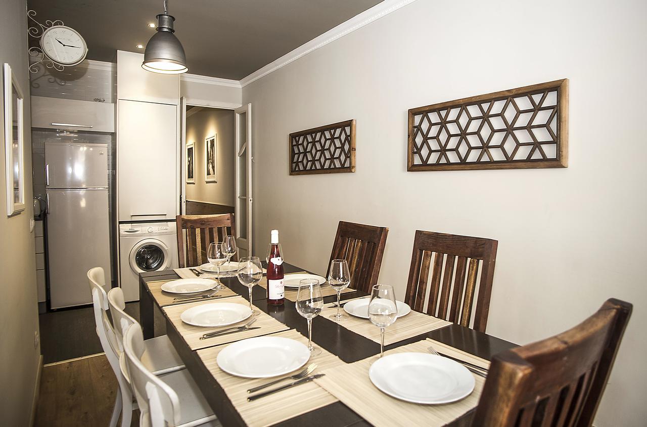 Mai & Maud Paralel Apartment Barcelona Bagian luar foto