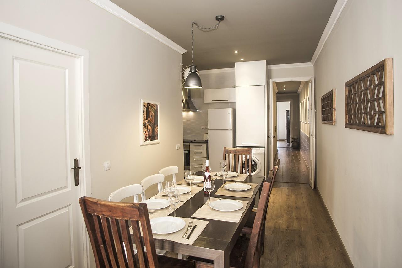 Mai & Maud Paralel Apartment Barcelona Bagian luar foto