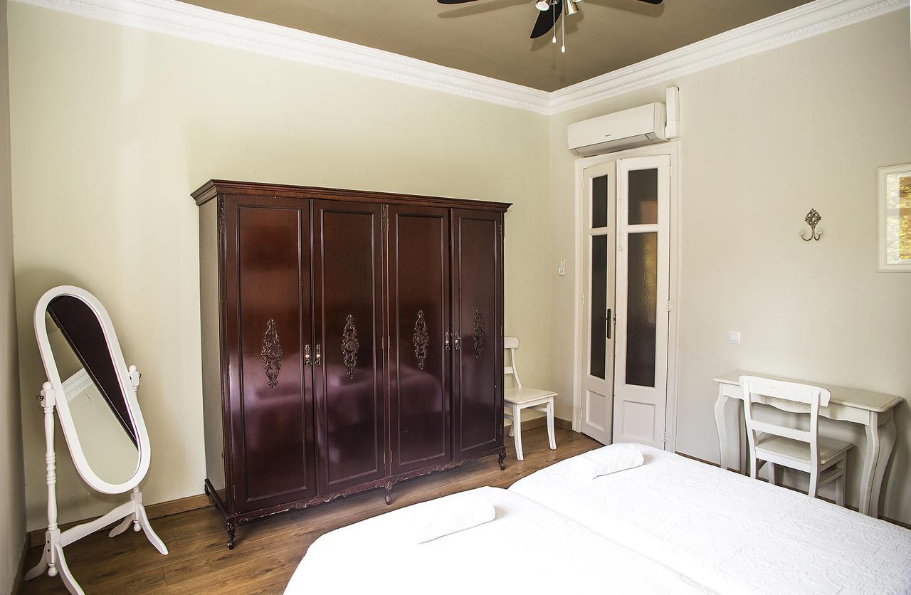 Mai & Maud Paralel Apartment Barcelona Bagian luar foto