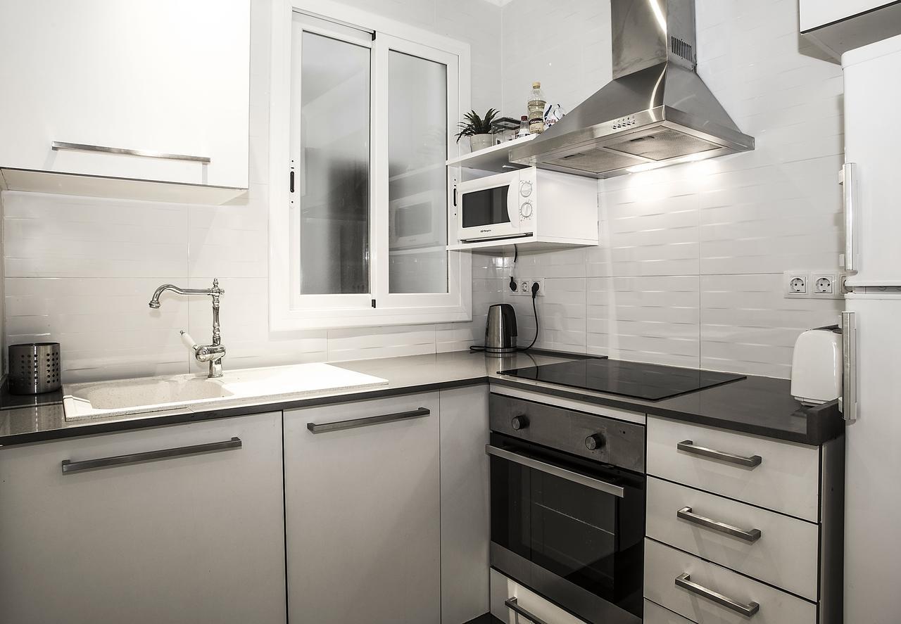 Mai & Maud Paralel Apartment Barcelona Bagian luar foto