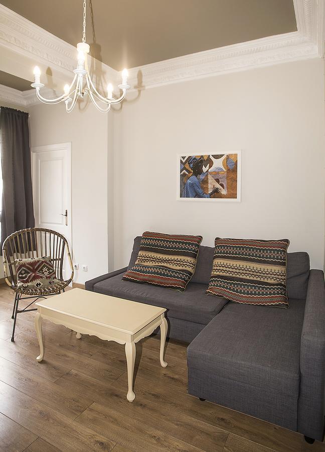 Mai & Maud Paralel Apartment Barcelona Bagian luar foto