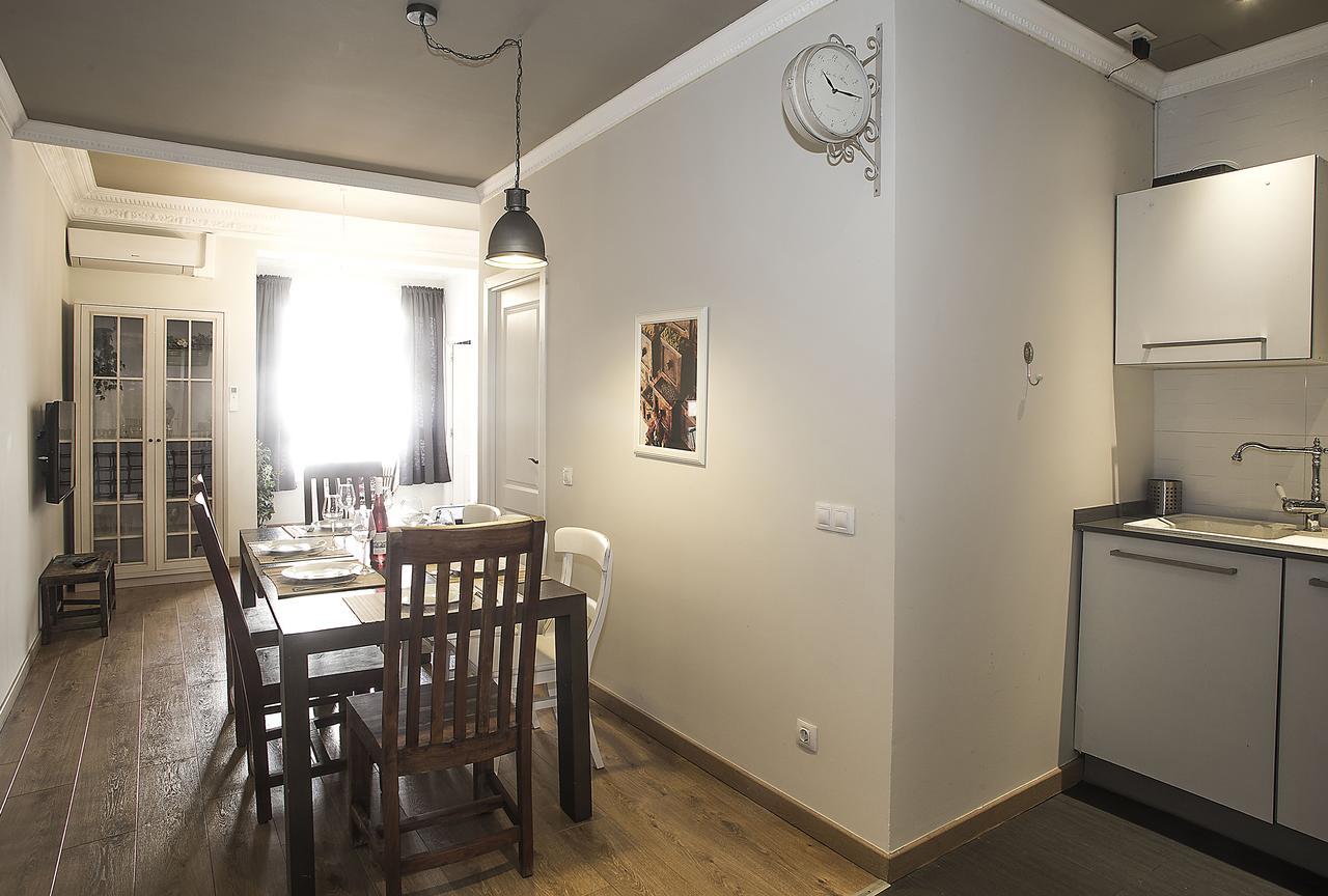 Mai & Maud Paralel Apartment Barcelona Bagian luar foto