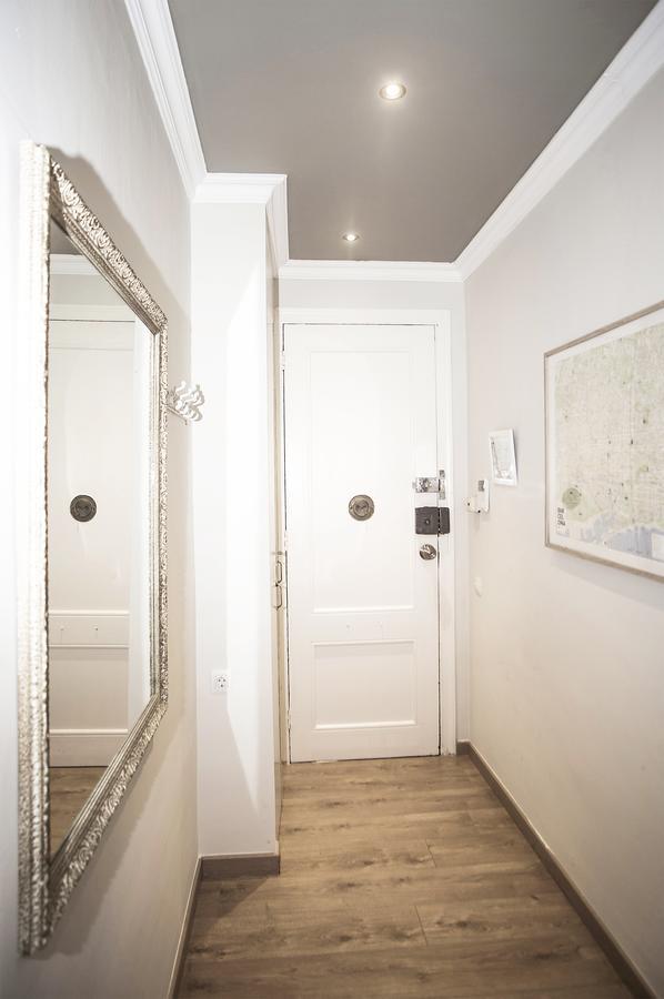 Mai & Maud Paralel Apartment Barcelona Bagian luar foto